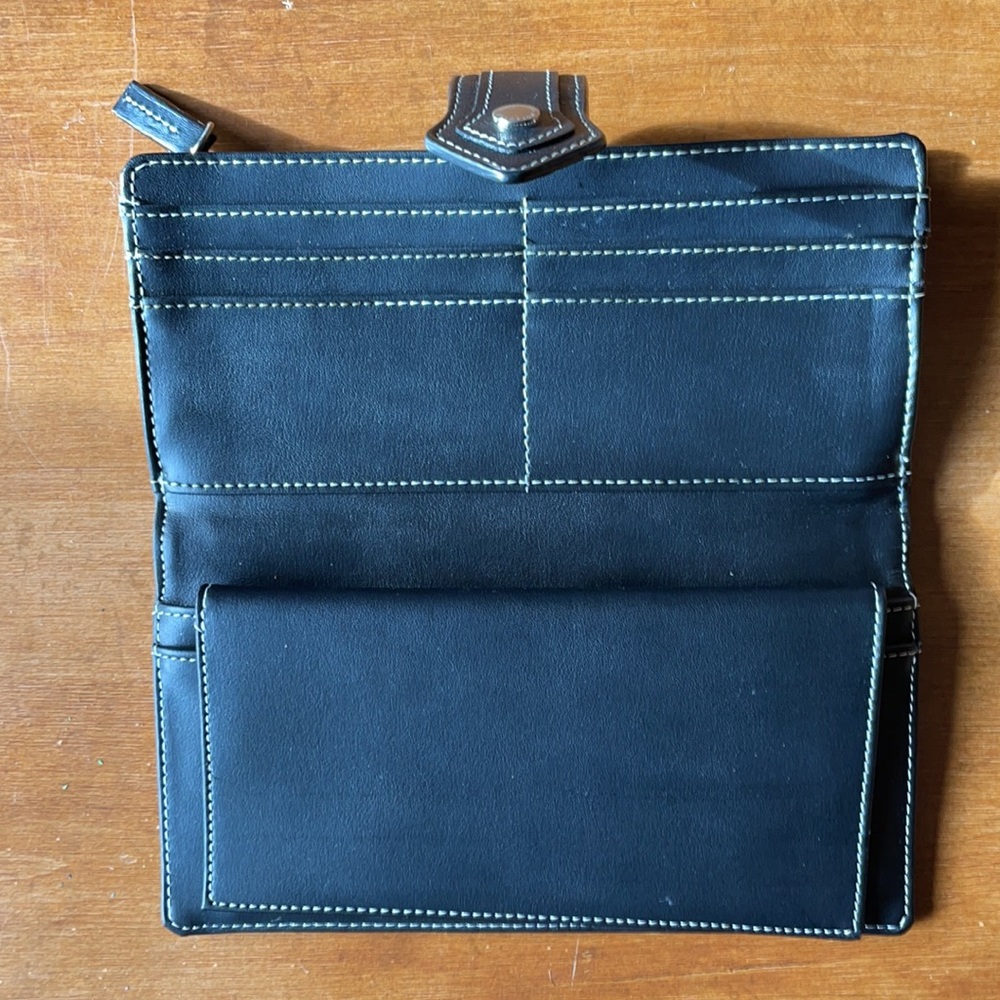 Kenneth Cole Wallet - Picture 4 of 4